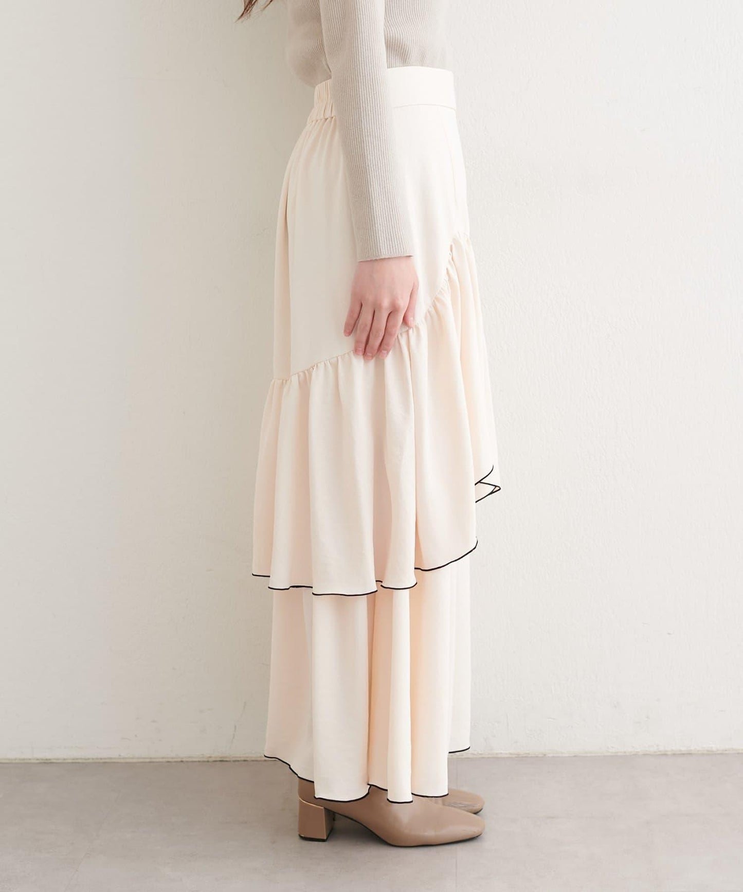 下襬包邊半身裙