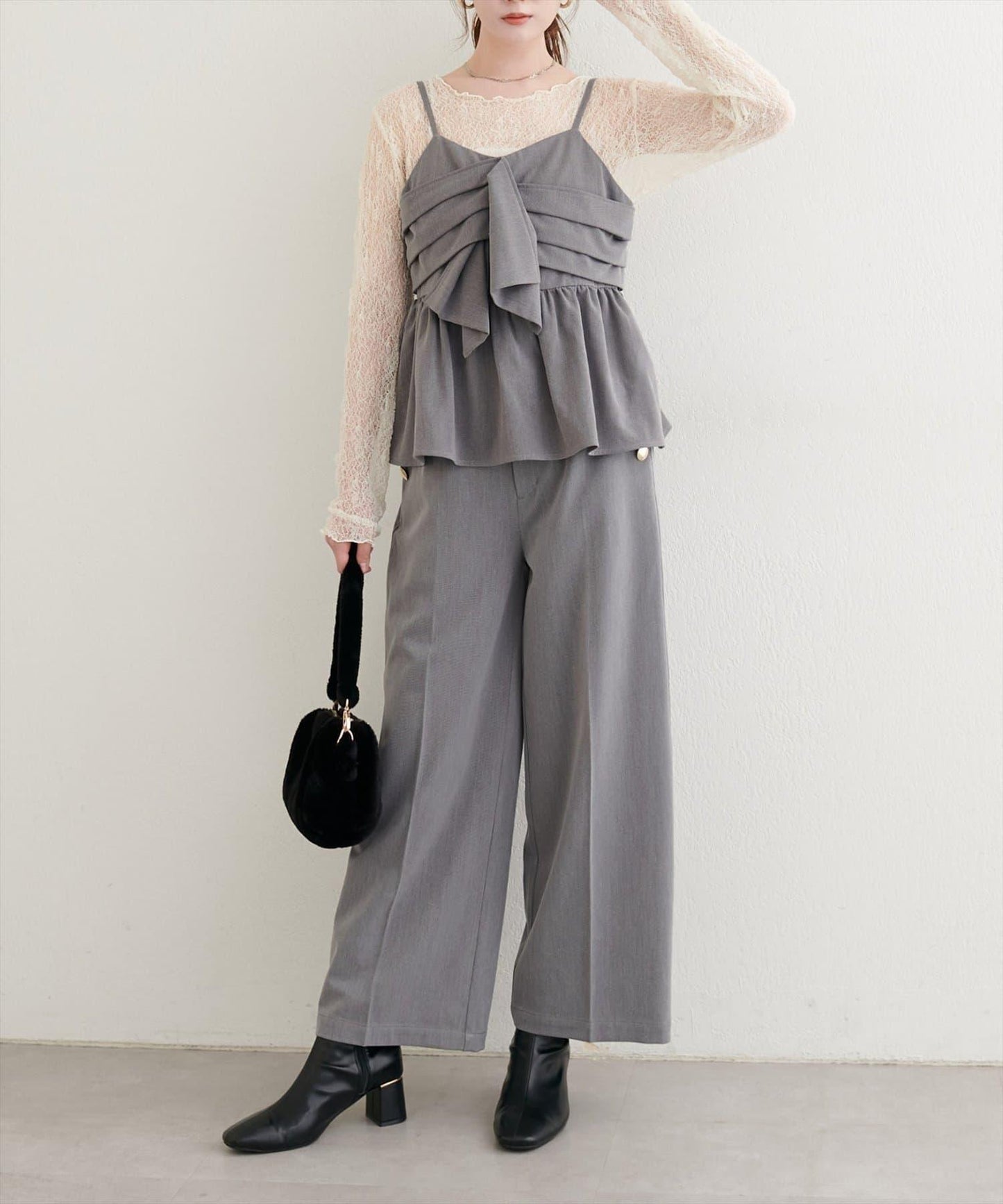 【Every very】蝴蝶結吊帶背心+蕾絲波浪邊T恤套裝