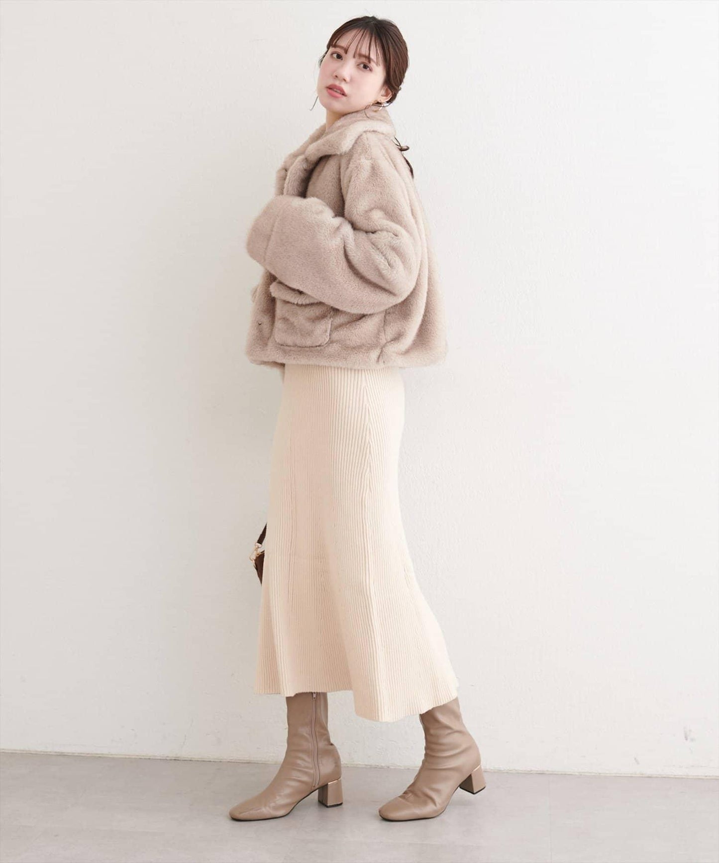 仿皮草短款外套