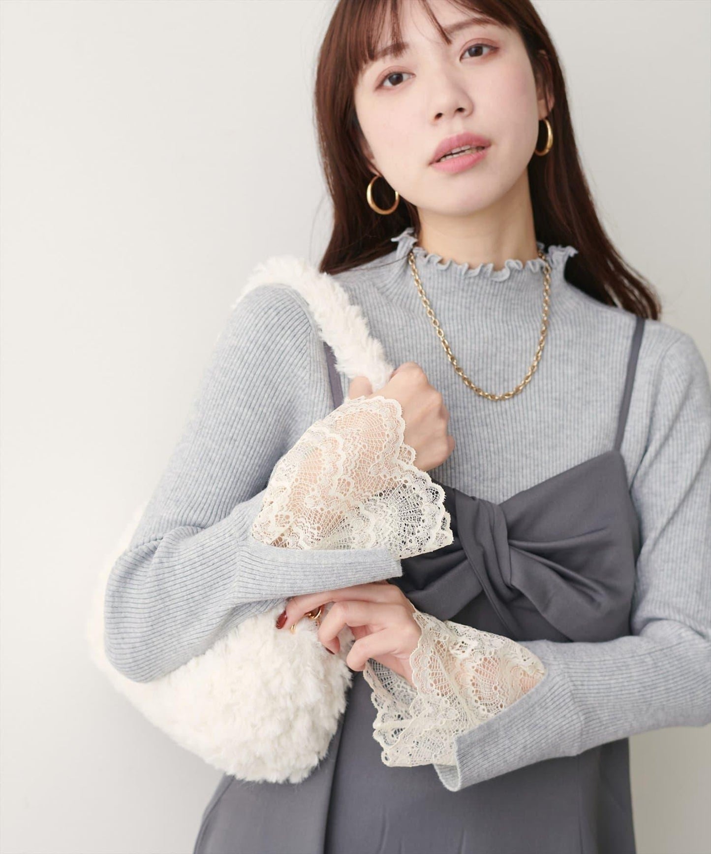 袖口蕾絲柔軟羅紋高領衫