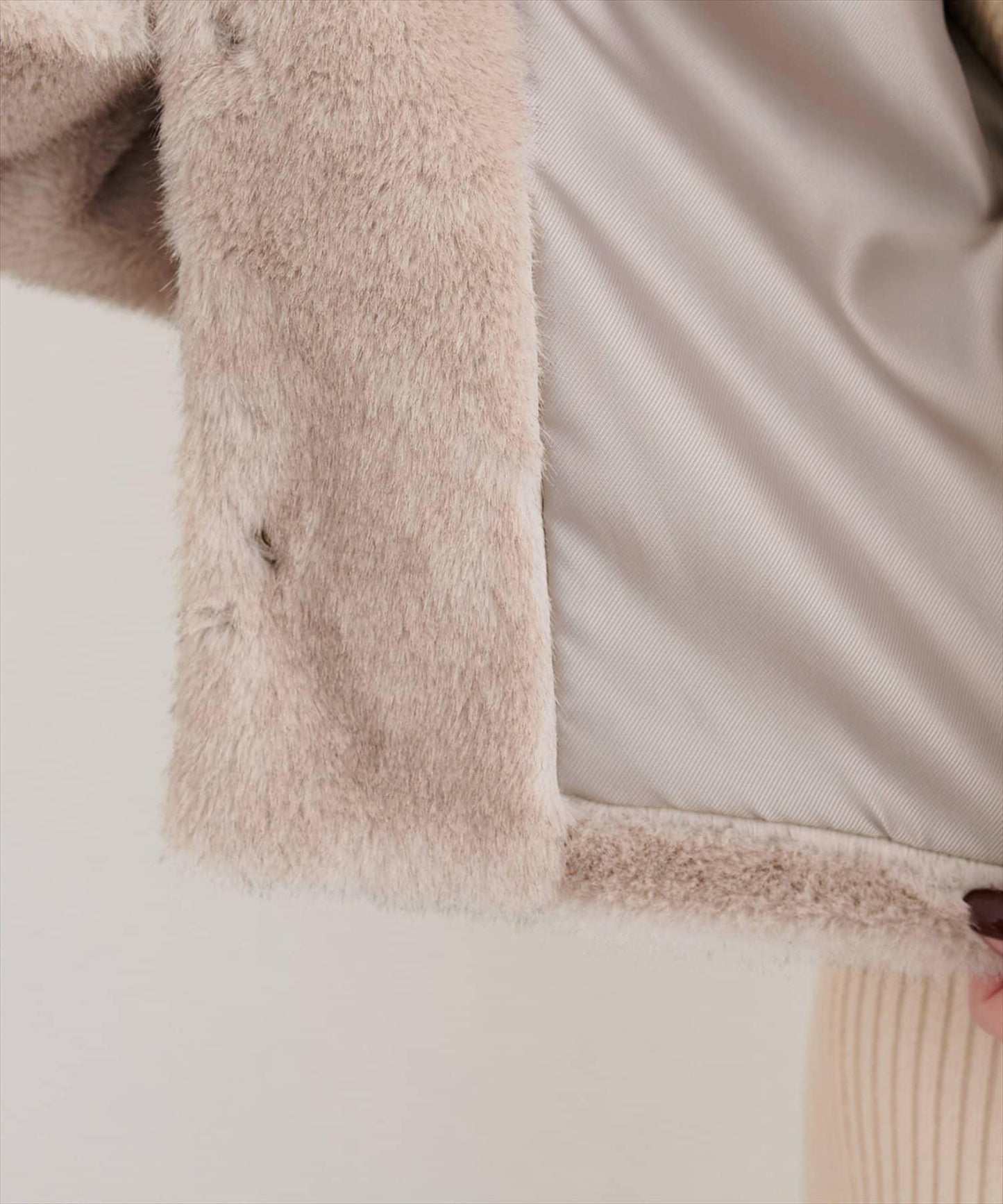 仿皮草短款外套