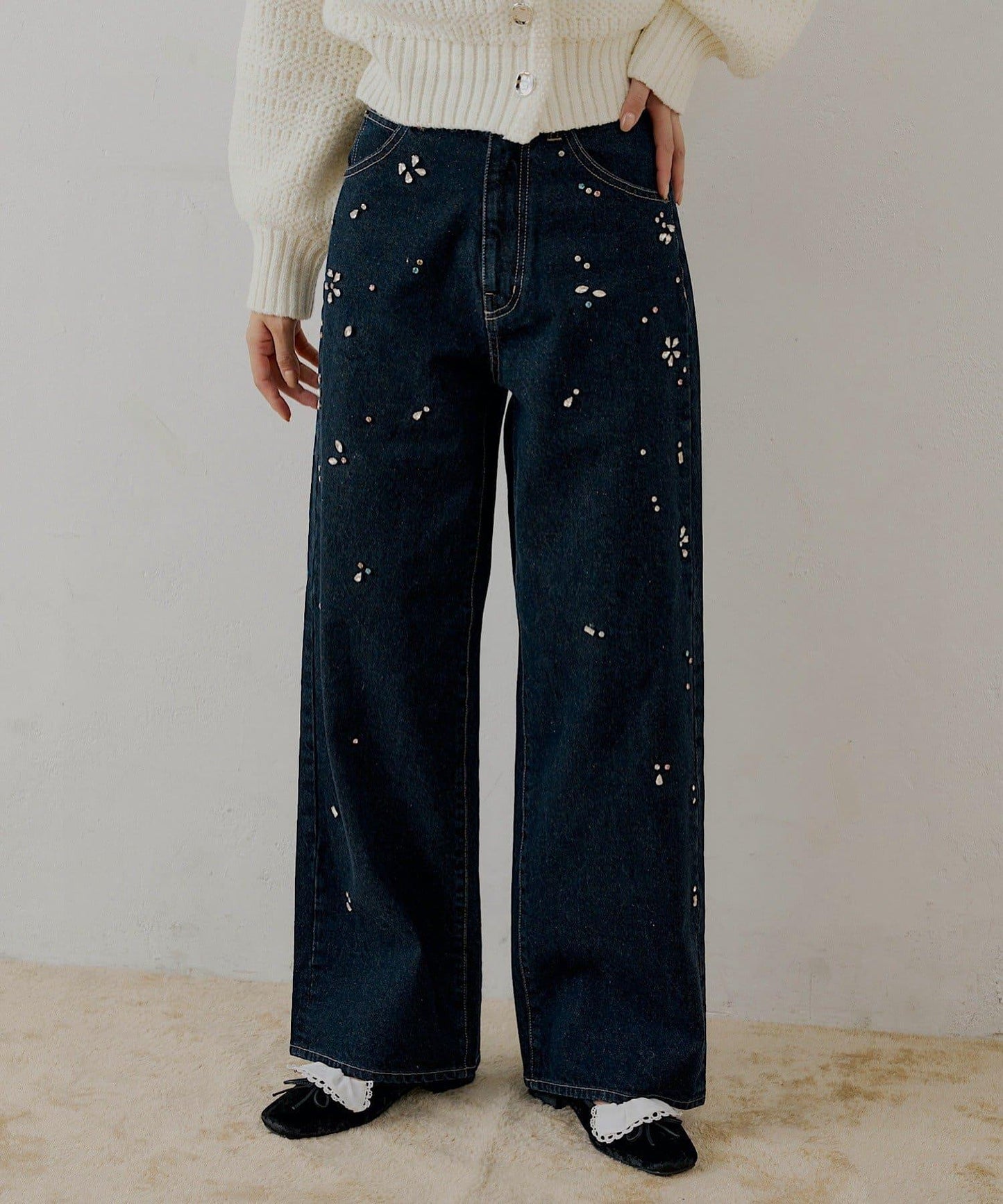 【SALON by Chico】花朵水鑽裝飾直筒牛仔褲