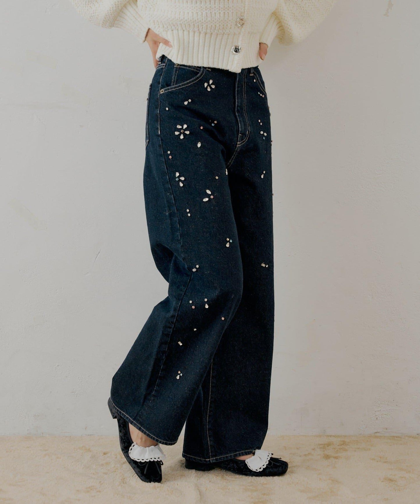 【SALON by Chico】花朵水鑽裝飾直筒牛仔褲