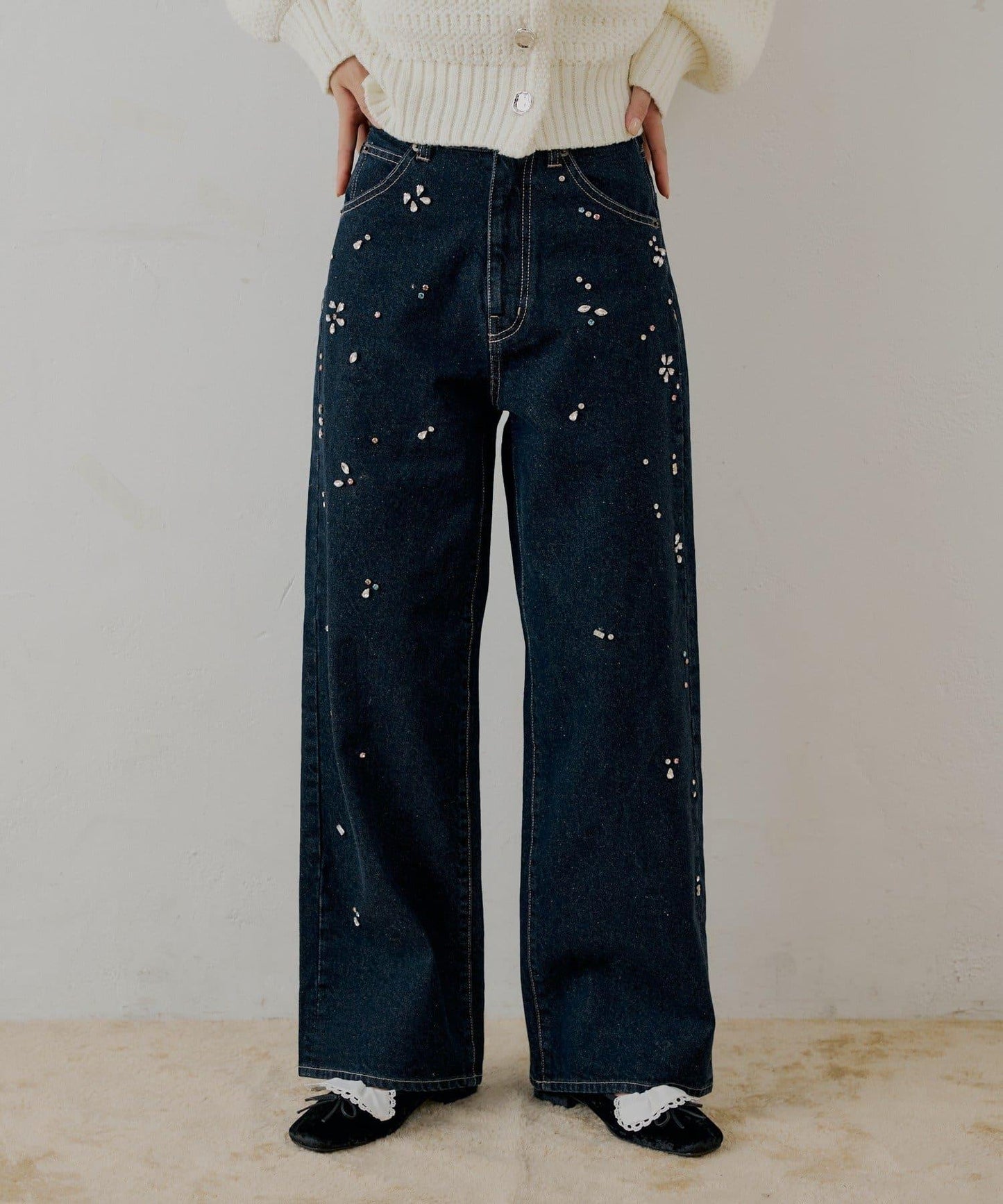 【SALON by Chico】花朵水鑽裝飾直筒牛仔褲