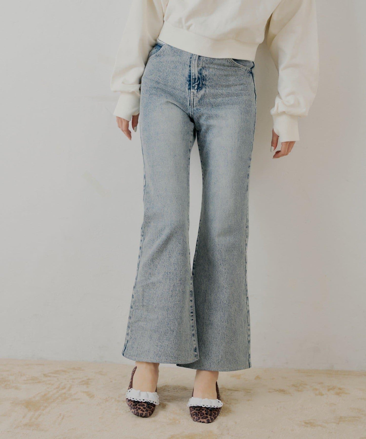 蕾絲設計喇叭牛仔褲