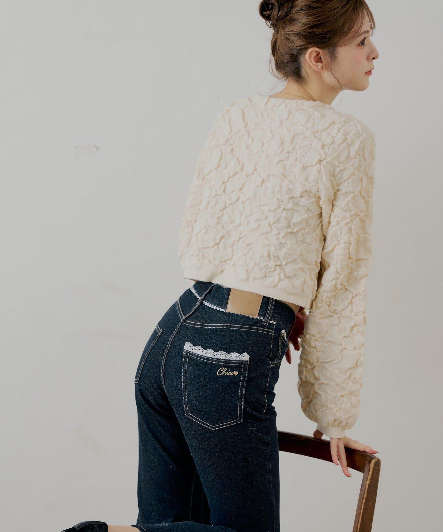 蕾絲設計喇叭牛仔褲