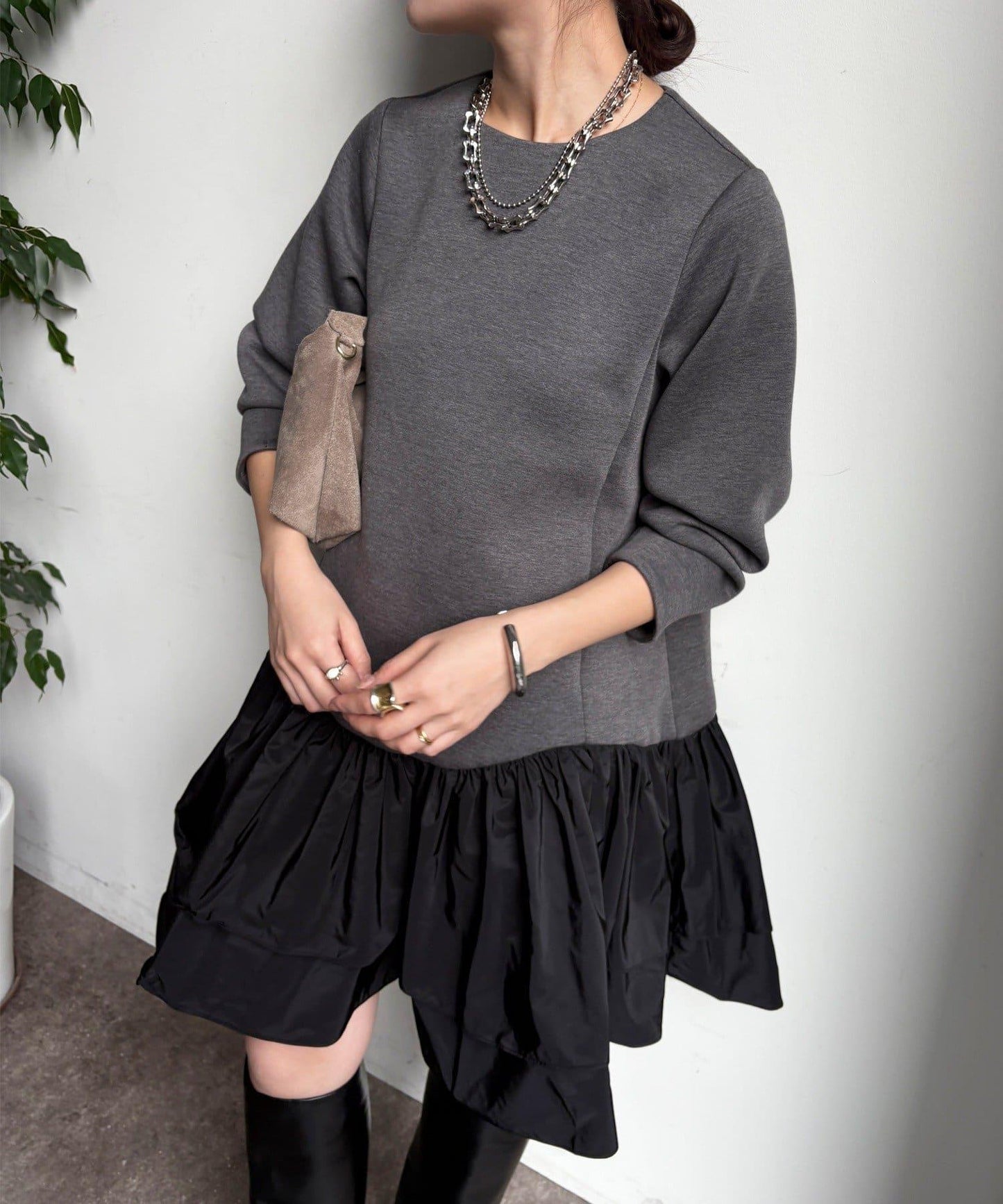 下襬荷葉邊拼接異材質迷你連衣裙