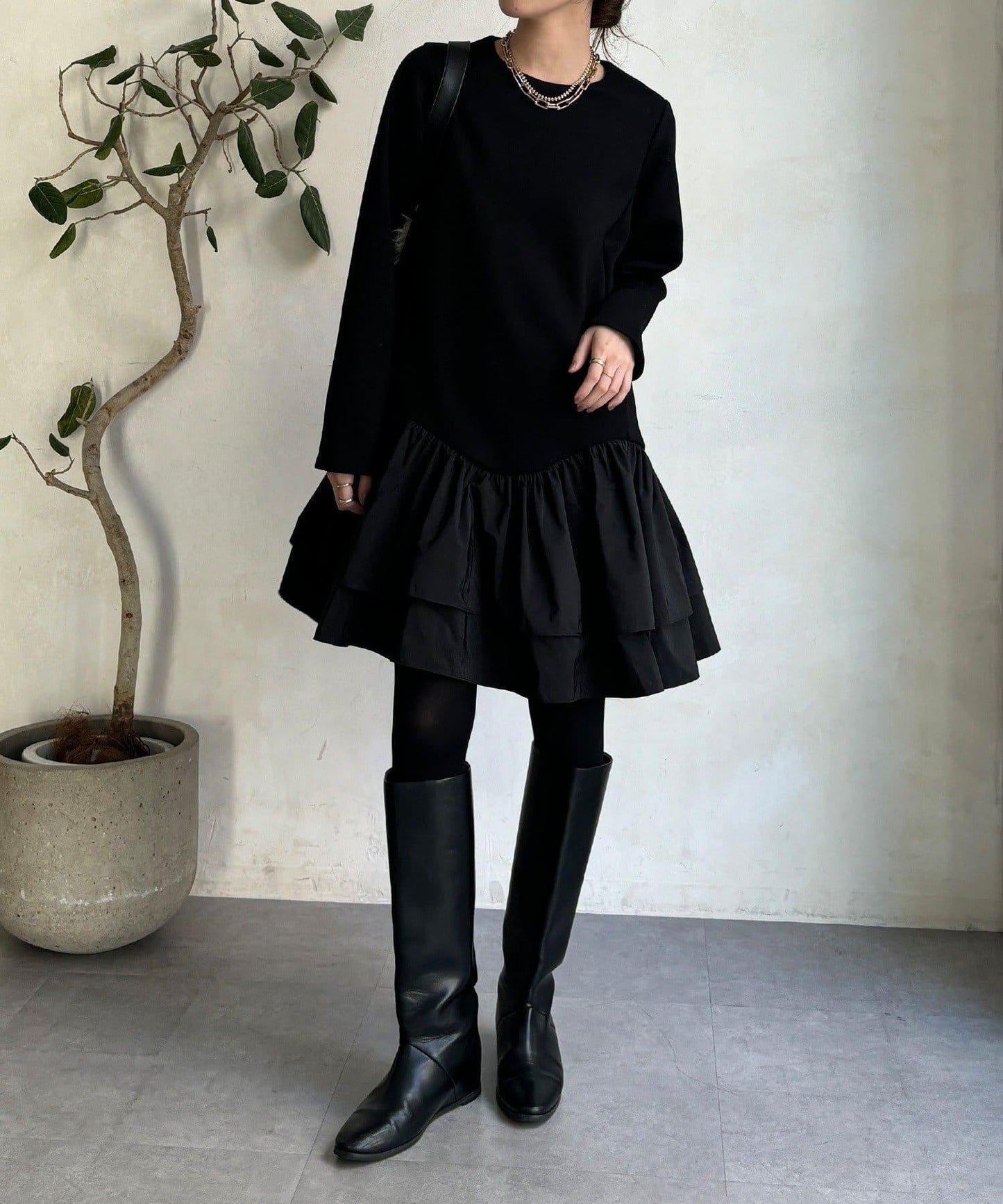 下襬荷葉邊拼接異材質迷你連衣裙