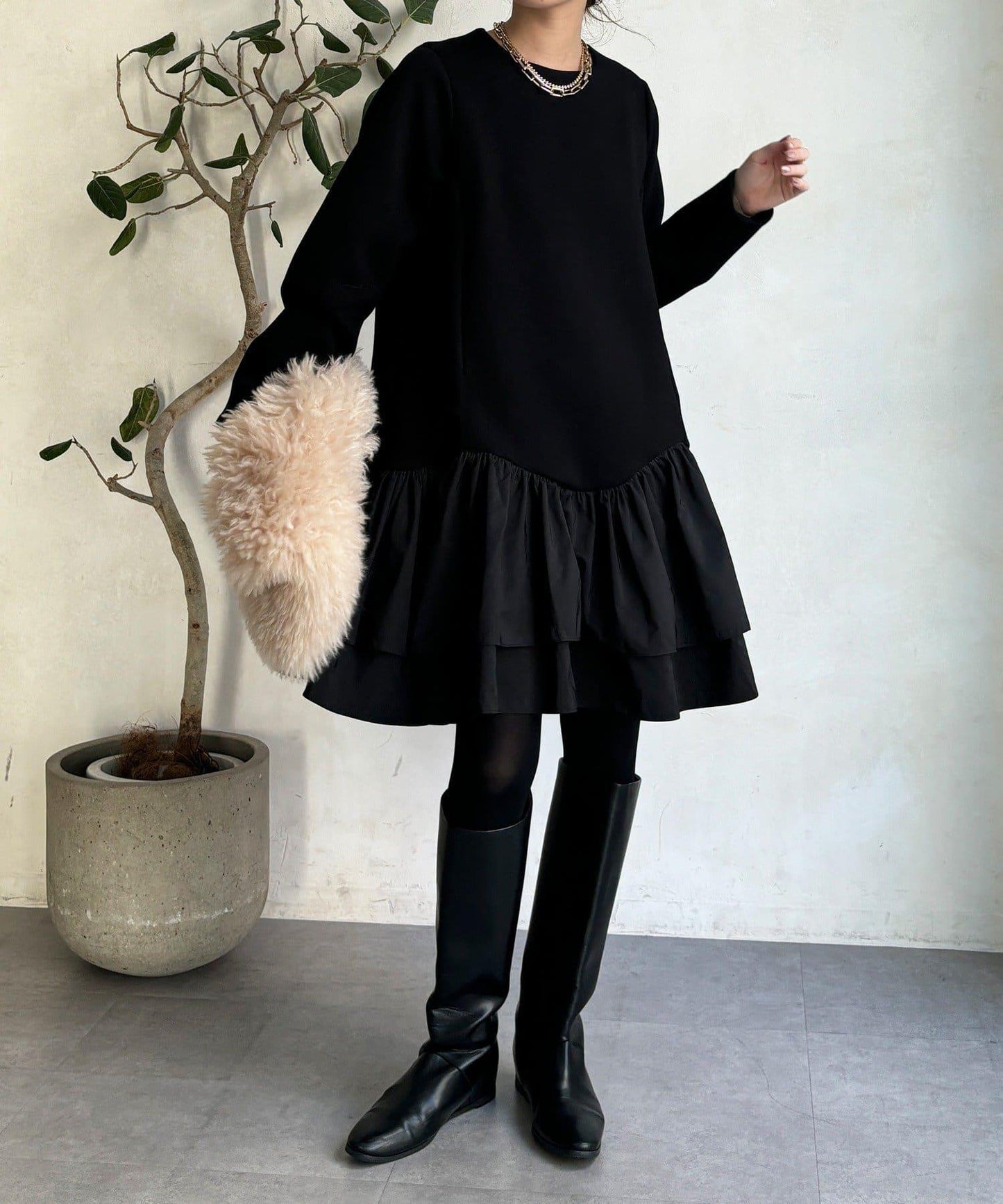 下襬荷葉邊拼接異材質迷你連衣裙