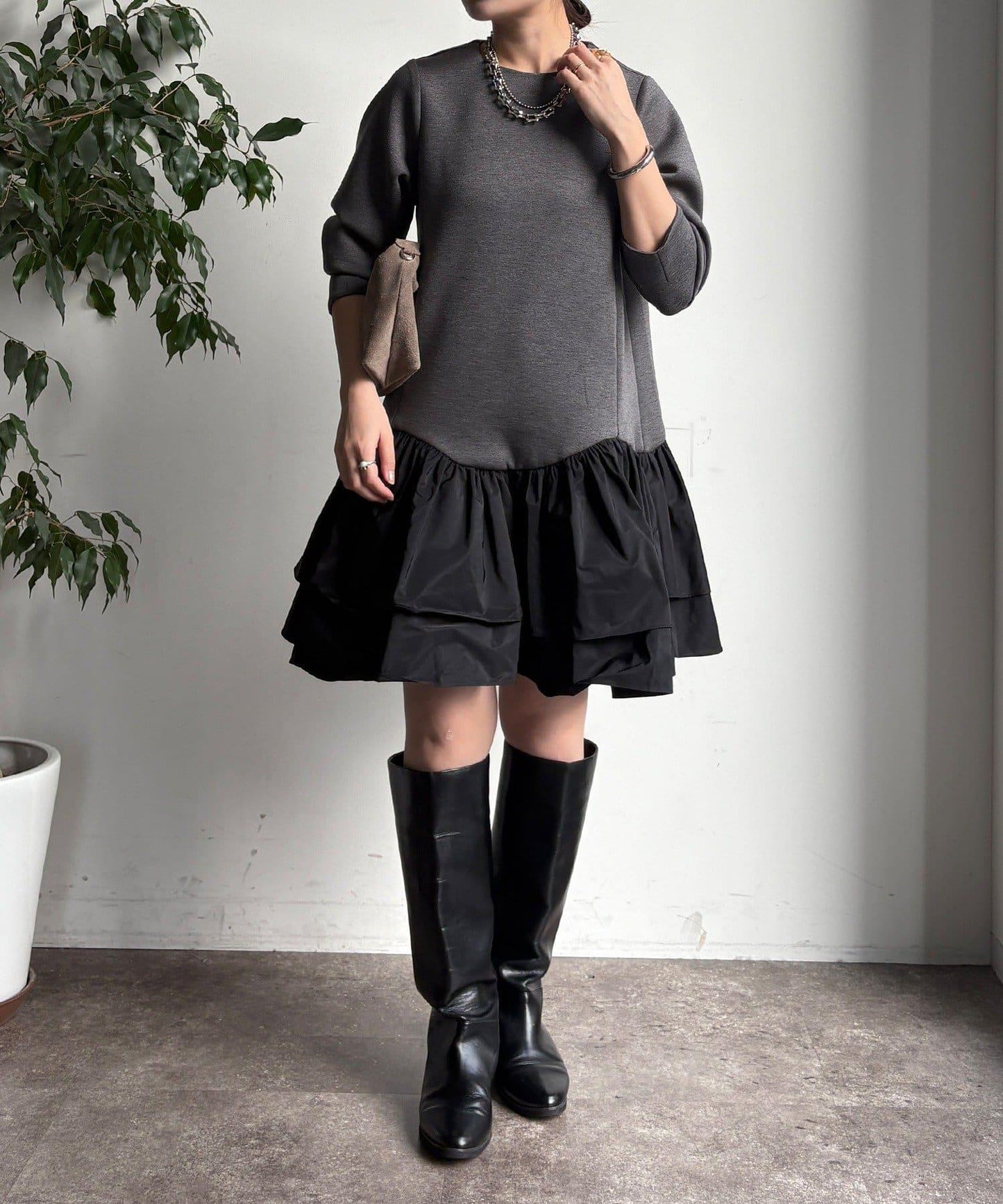 下襬荷葉邊拼接異材質迷你連衣裙