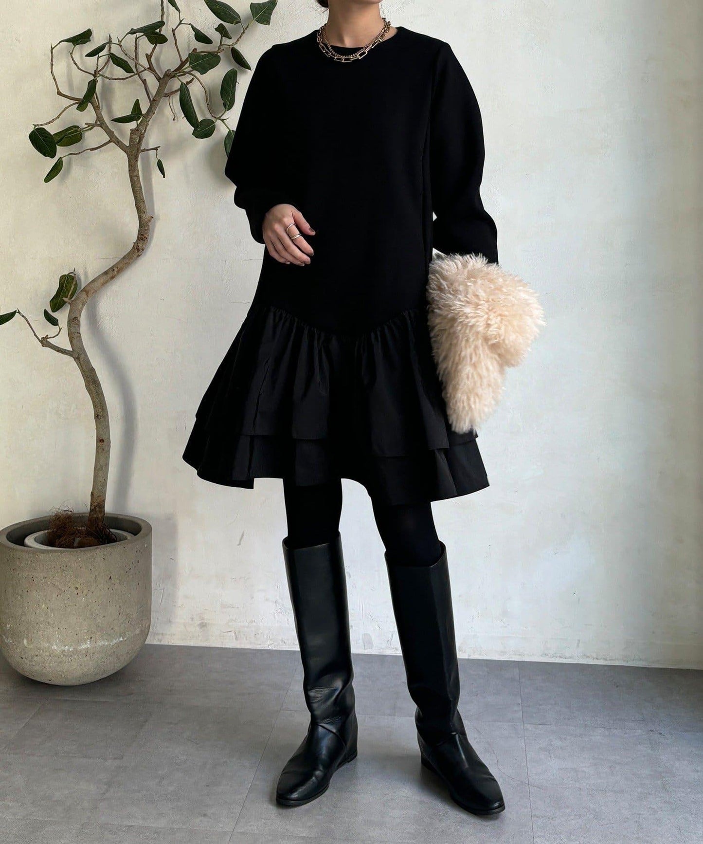 下襬荷葉邊拼接異材質迷你連衣裙