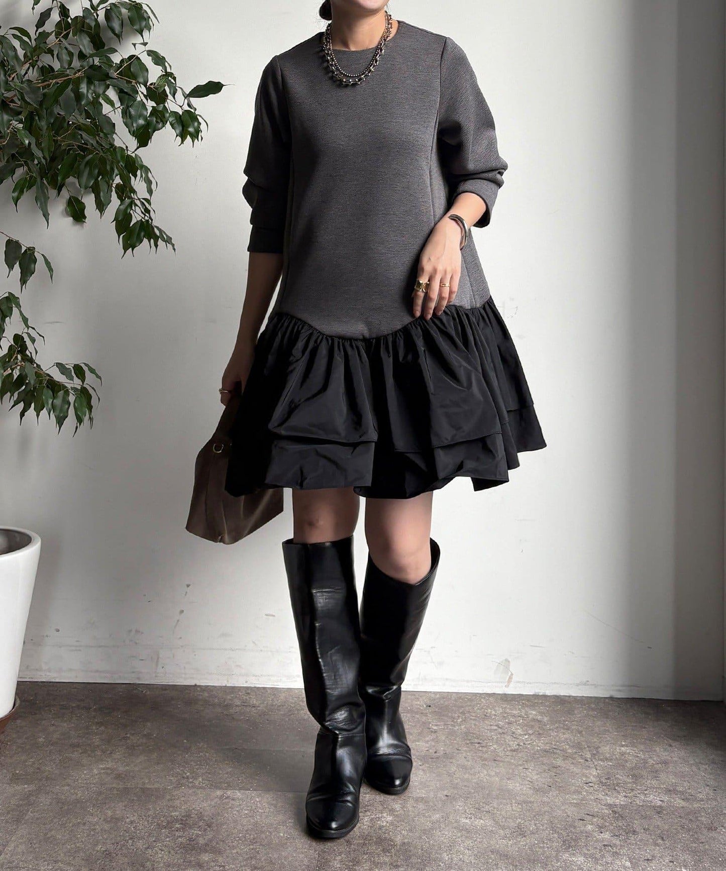 下襬荷葉邊拼接異材質迷你連衣裙