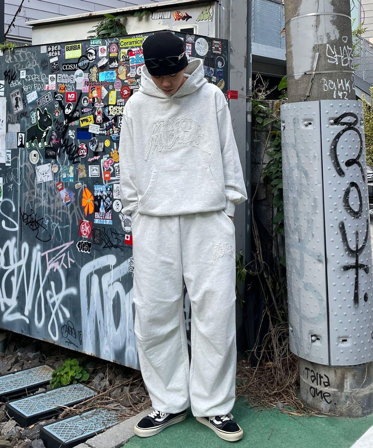 MOBB鉚釘套頭連帽衛衣