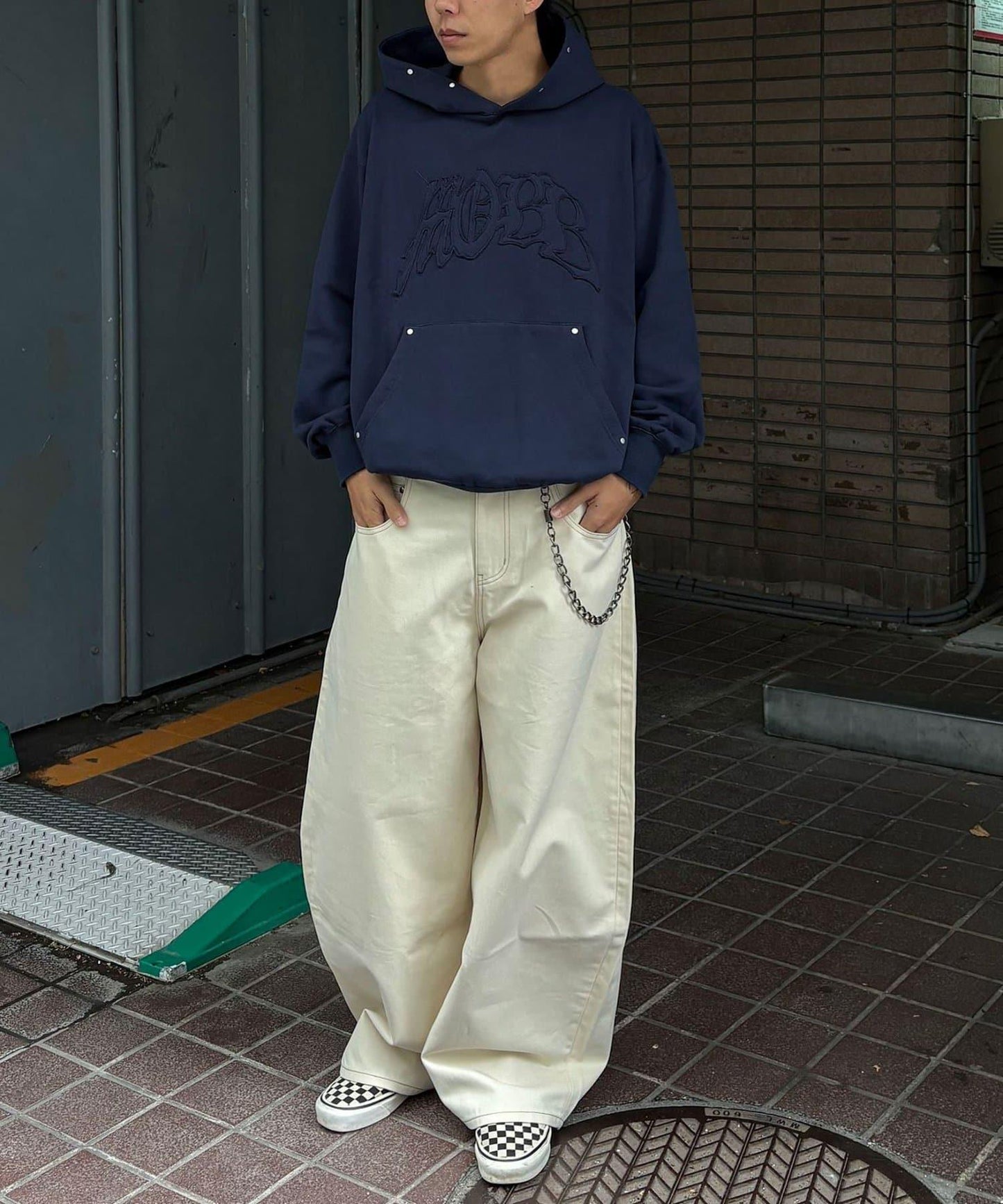 MOBB鉚釘套頭連帽衛衣