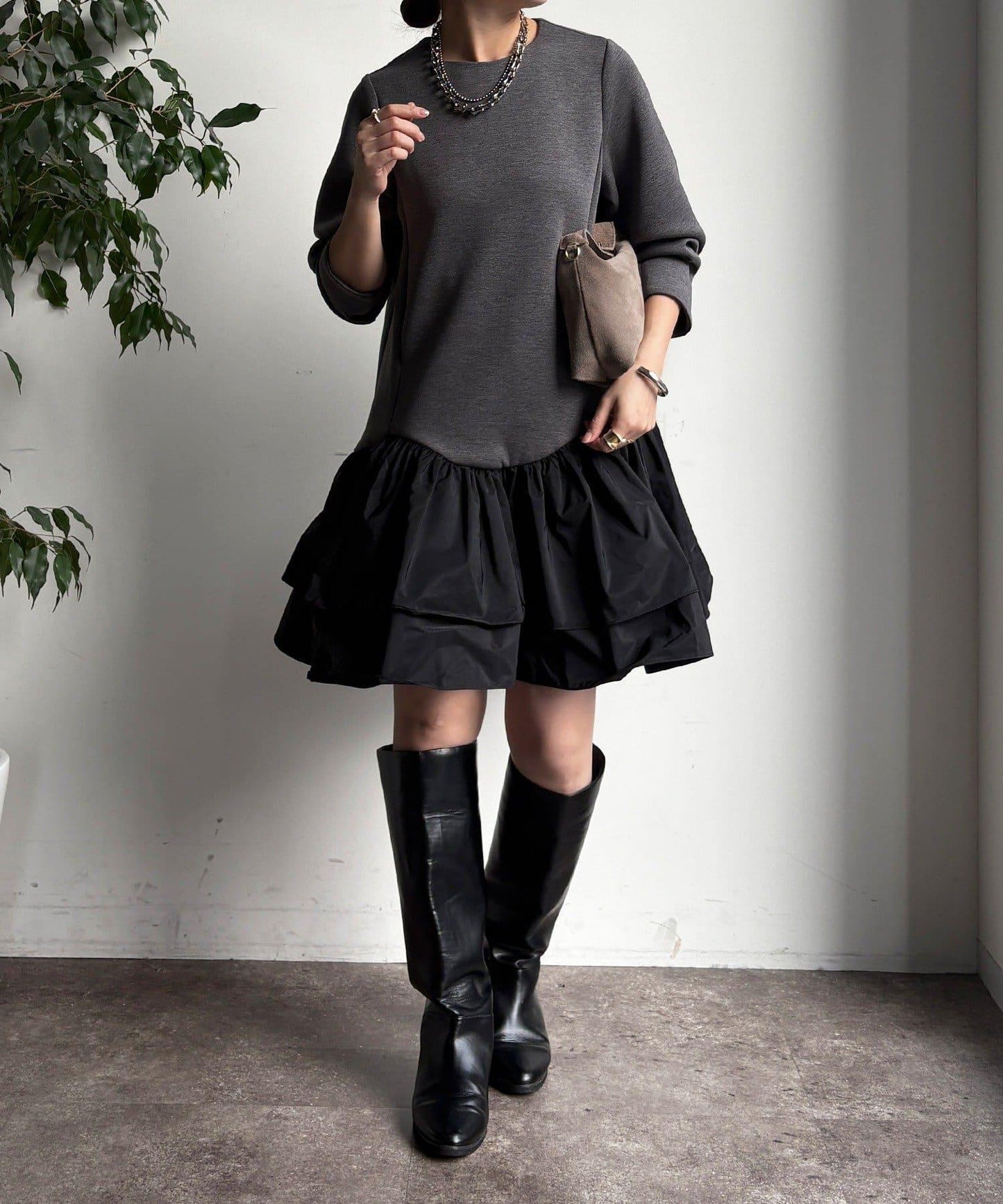 下襬荷葉邊拼接異材質迷你連衣裙