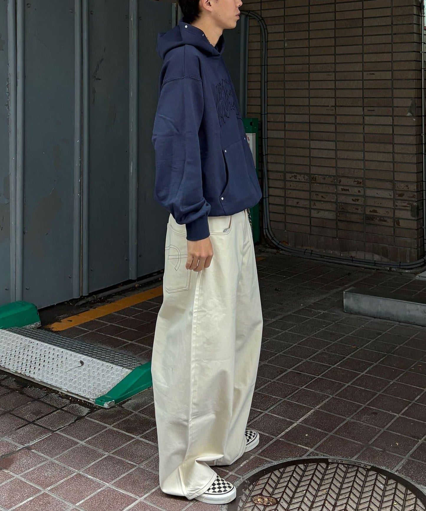 MOBB鉚釘套頭連帽衛衣