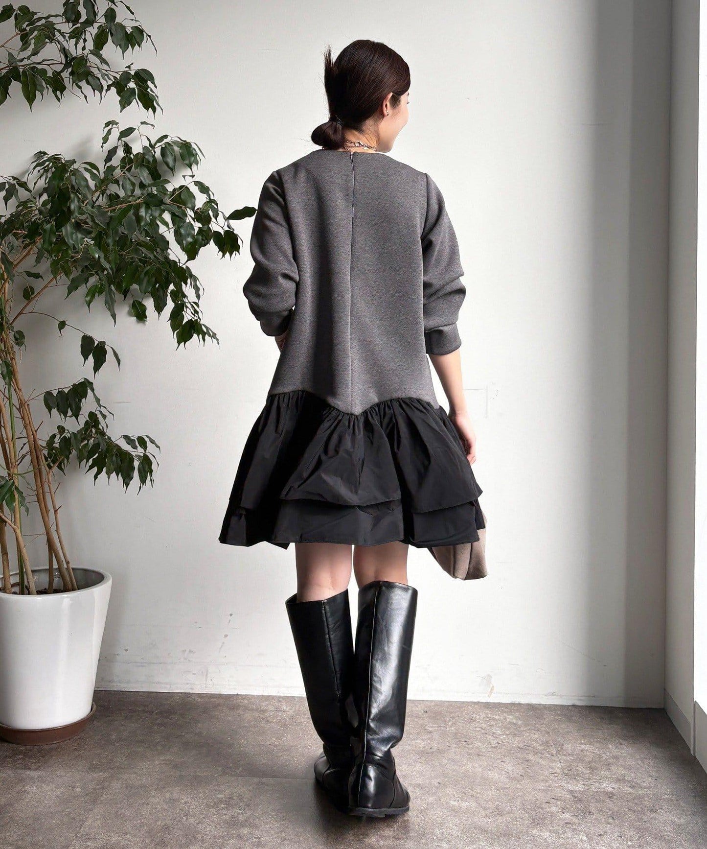 下襬荷葉邊拼接異材質迷你連衣裙