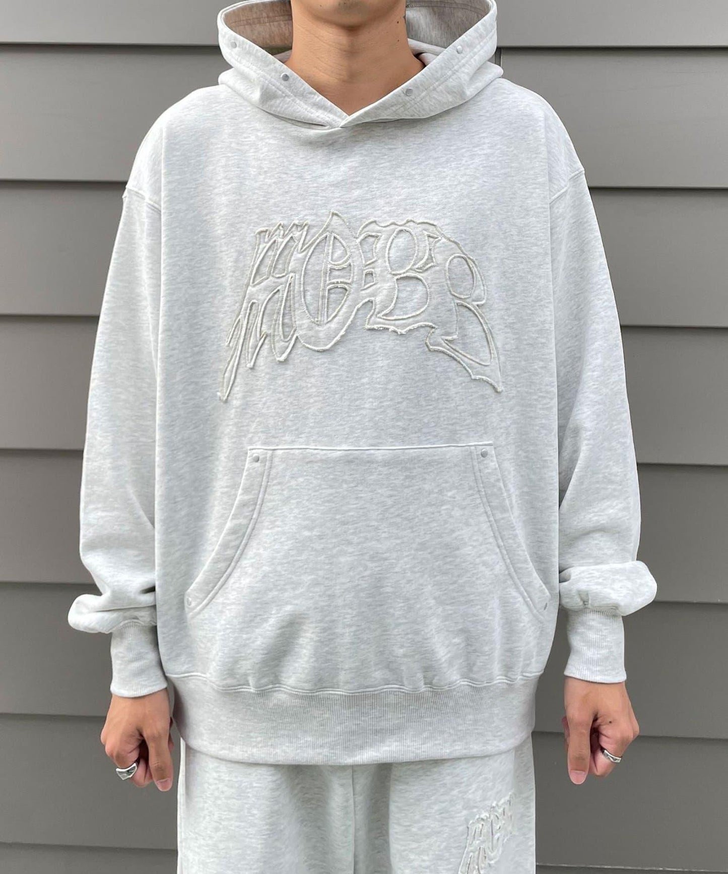 MOBB鉚釘套頭連帽衛衣