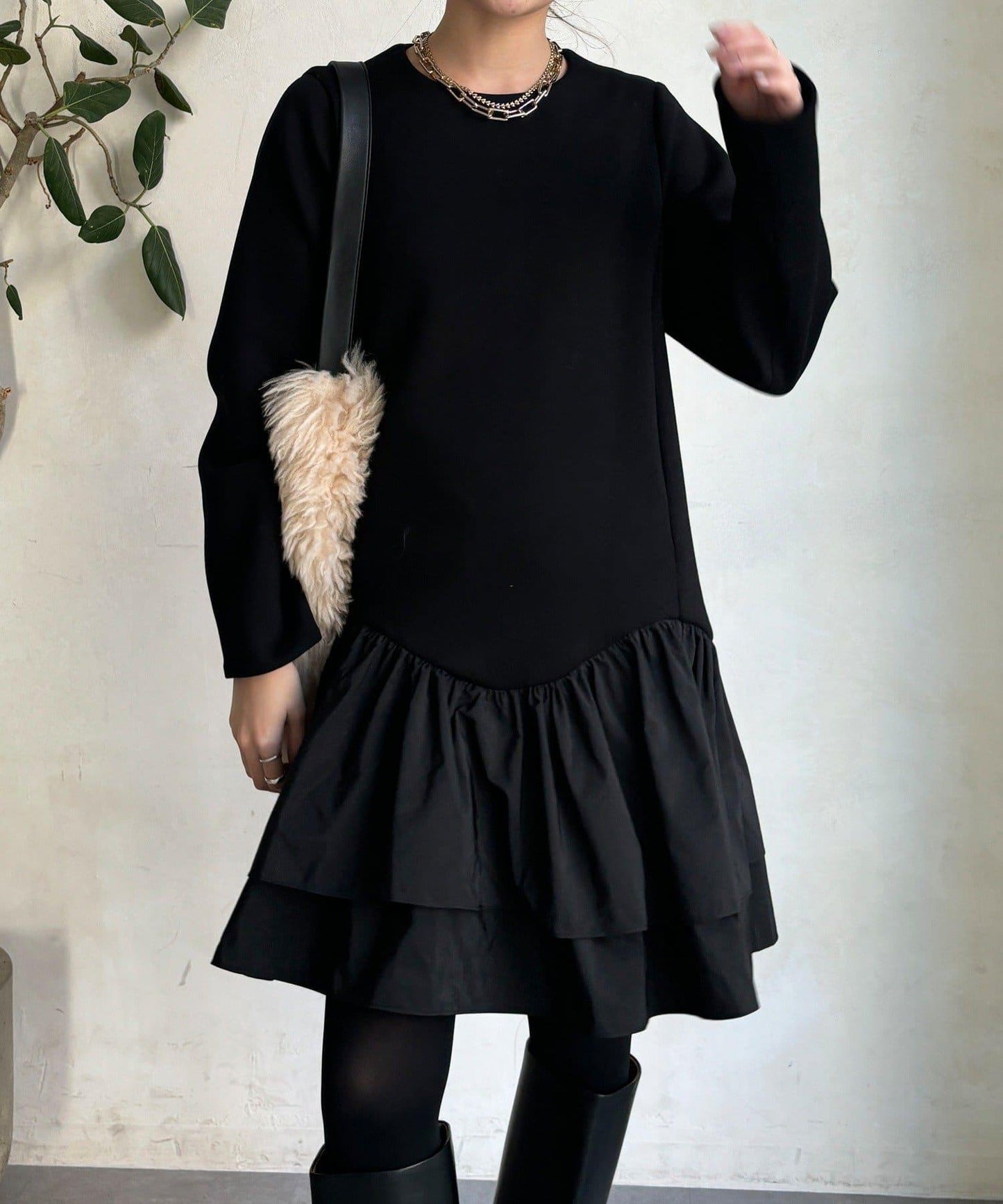 下襬荷葉邊拼接異材質迷你連衣裙