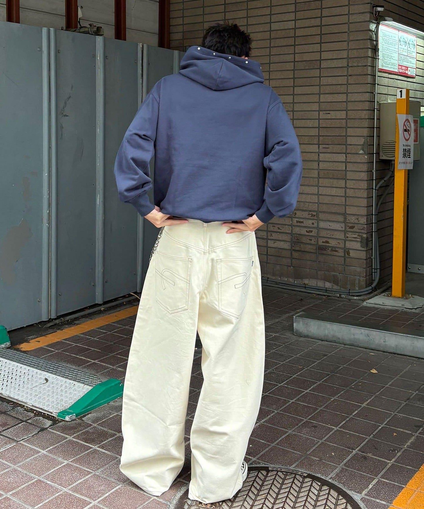 MOBB鉚釘套頭連帽衛衣