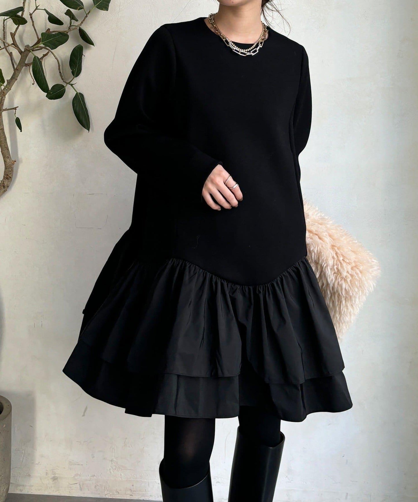 下襬荷葉邊拼接異材質迷你連衣裙