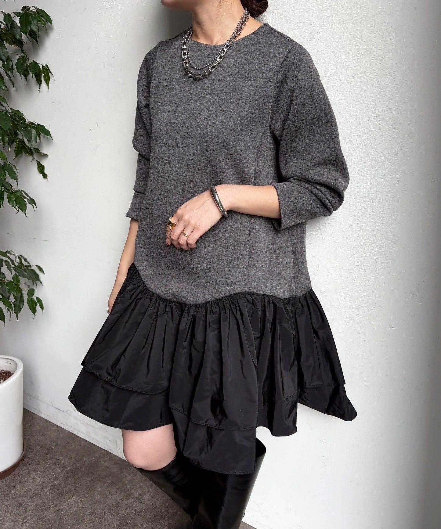 下襬荷葉邊拼接異材質迷你連衣裙