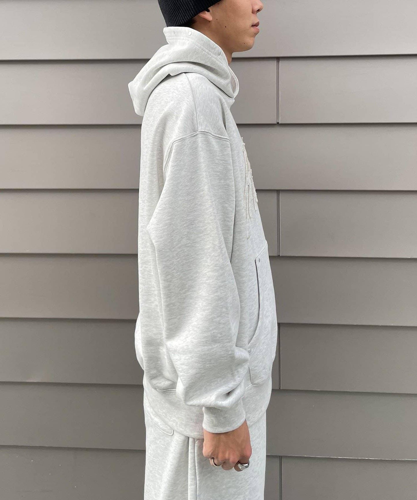 MOBB鉚釘套頭連帽衛衣