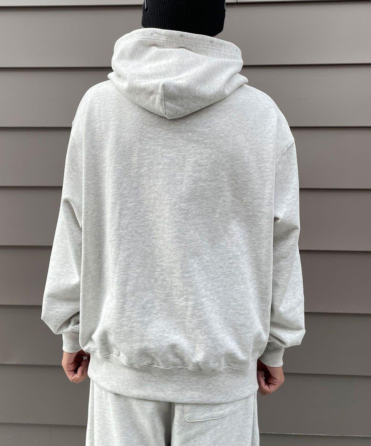 MOBB鉚釘套頭連帽衛衣