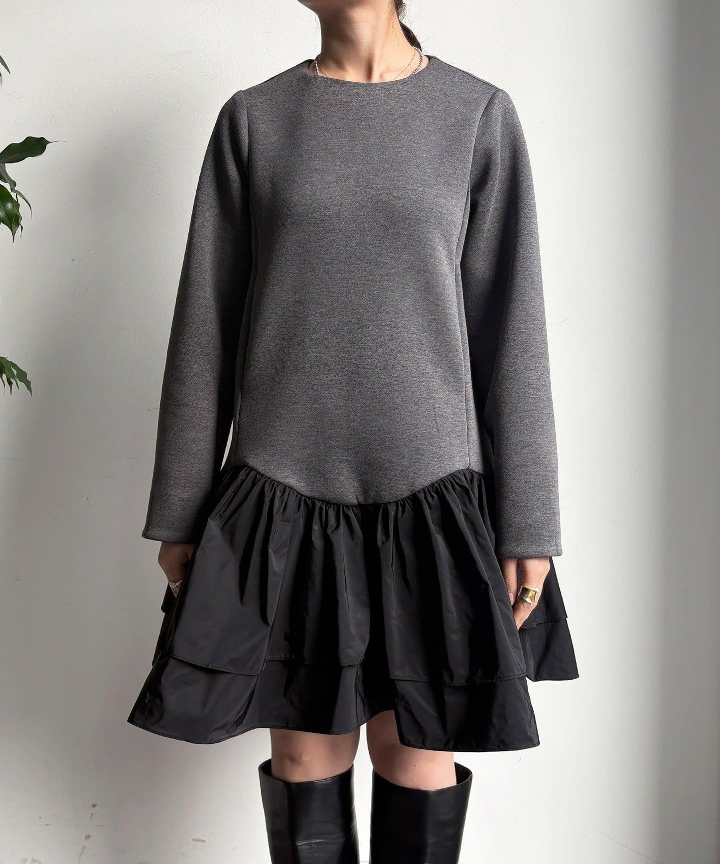 下襬荷葉邊拼接異材質迷你連衣裙