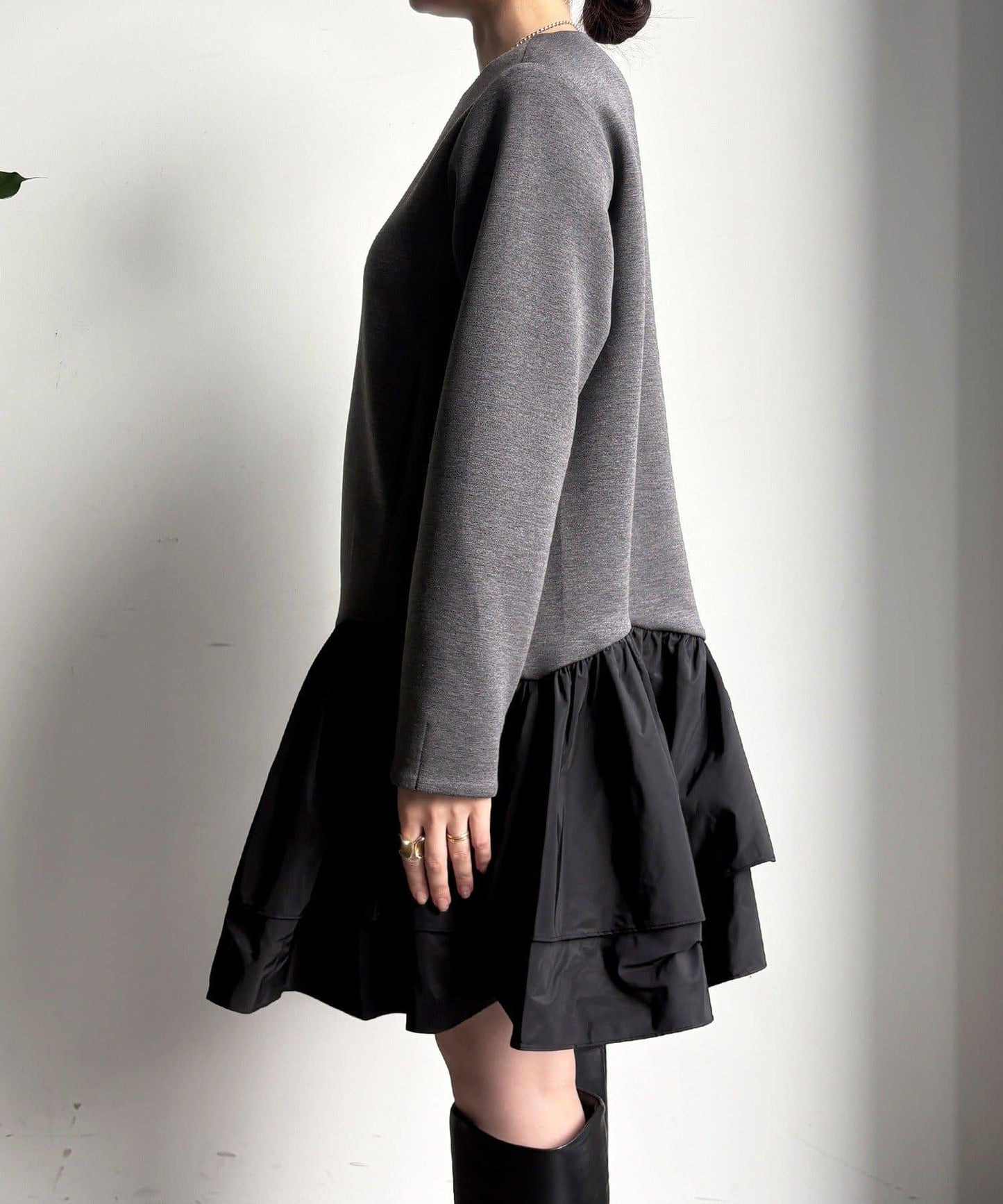 下襬荷葉邊拼接異材質迷你連衣裙