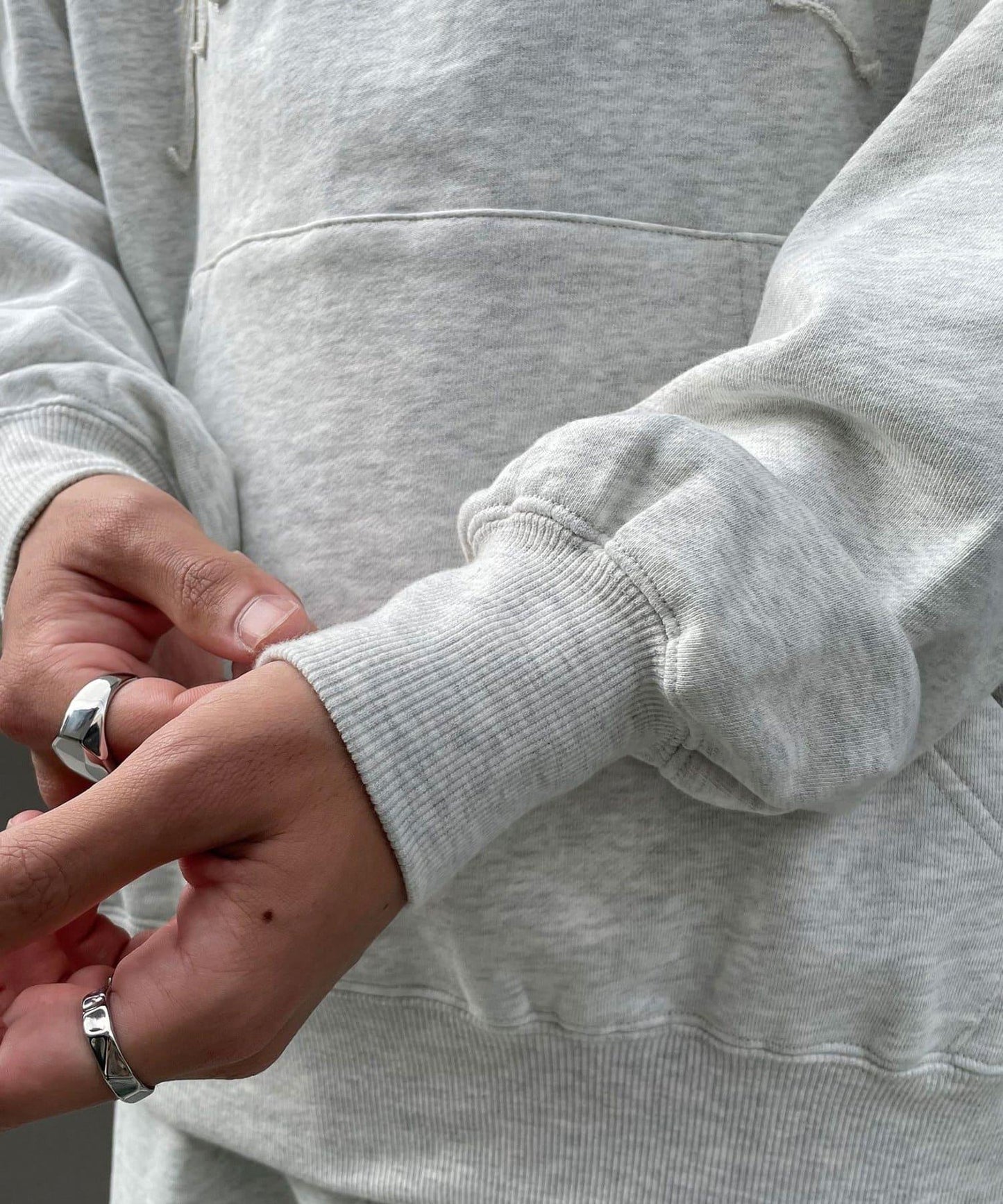 MOBB鉚釘套頭連帽衛衣