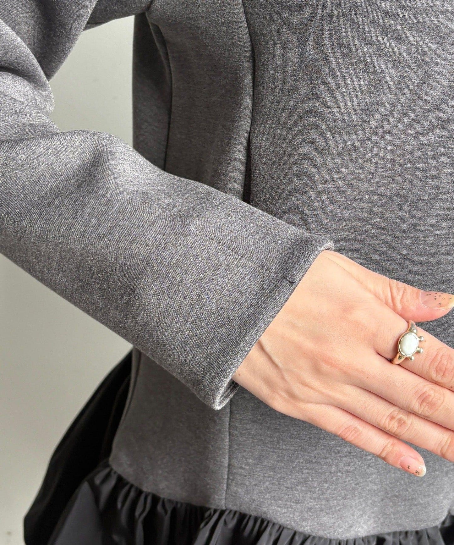 下襬荷葉邊拼接異材質迷你連衣裙