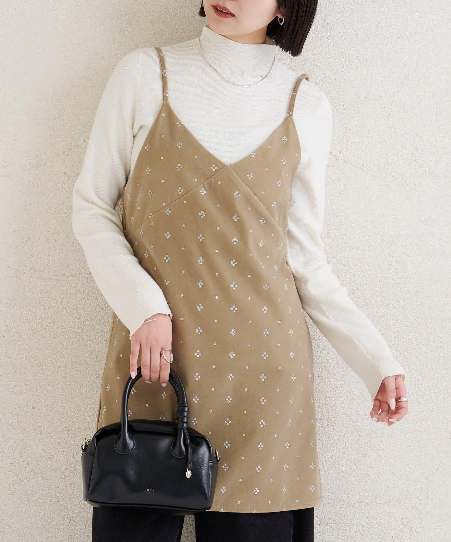 亮面天鵝絨迷你吊帶連衣裙