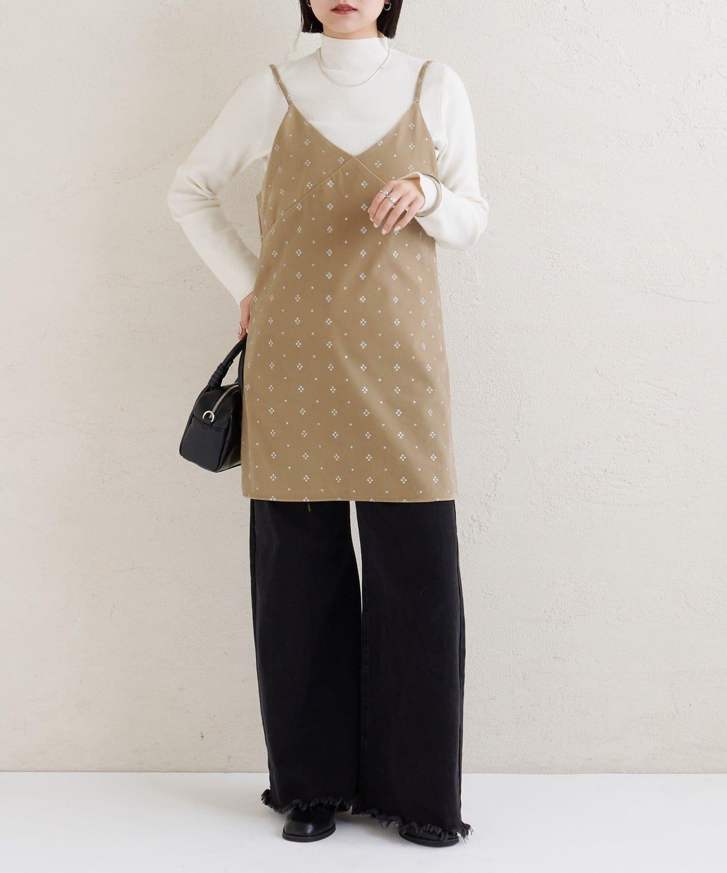 亮面天鵝絨迷你吊帶連衣裙