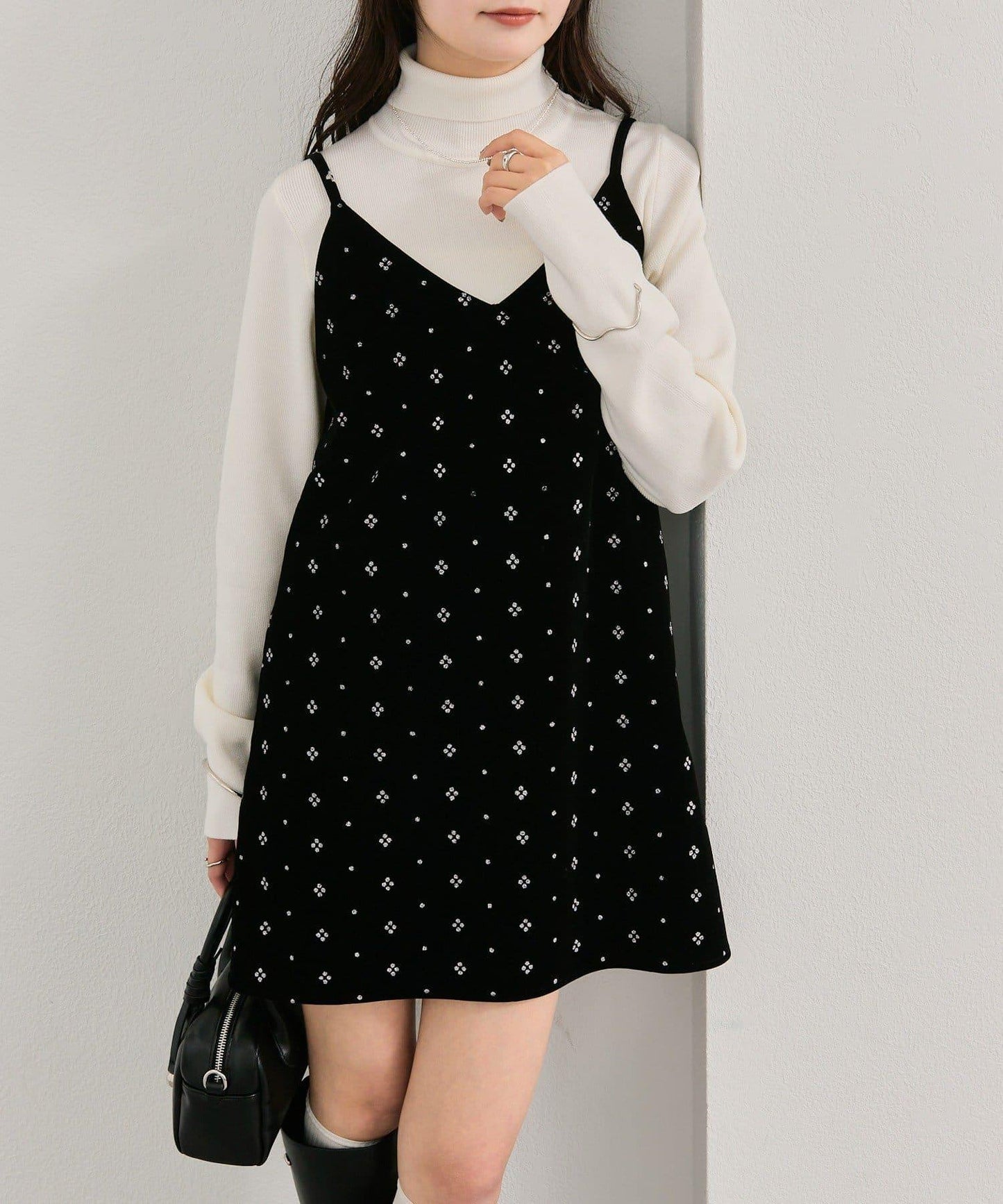 亮面天鵝絨迷你吊帶連衣裙