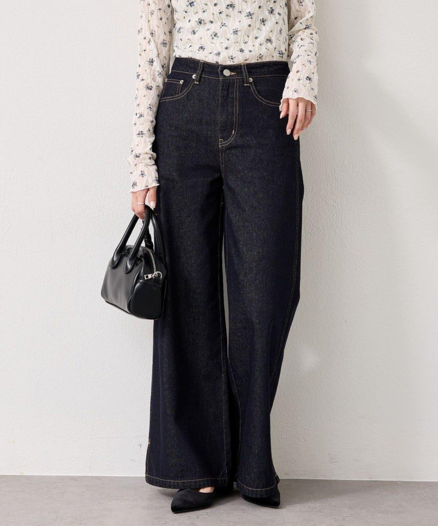 下襬開叉喇叭牛仔褲