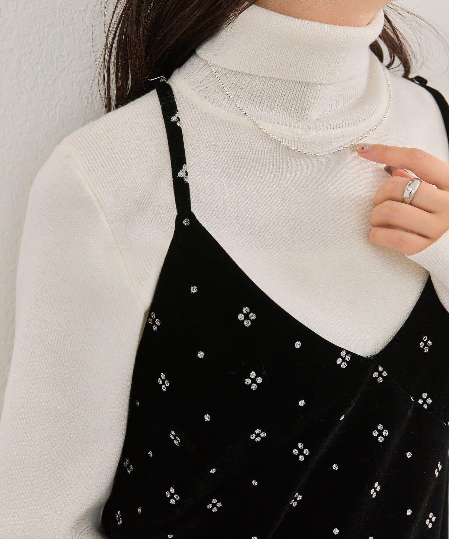 亮面天鵝絨迷你吊帶連衣裙