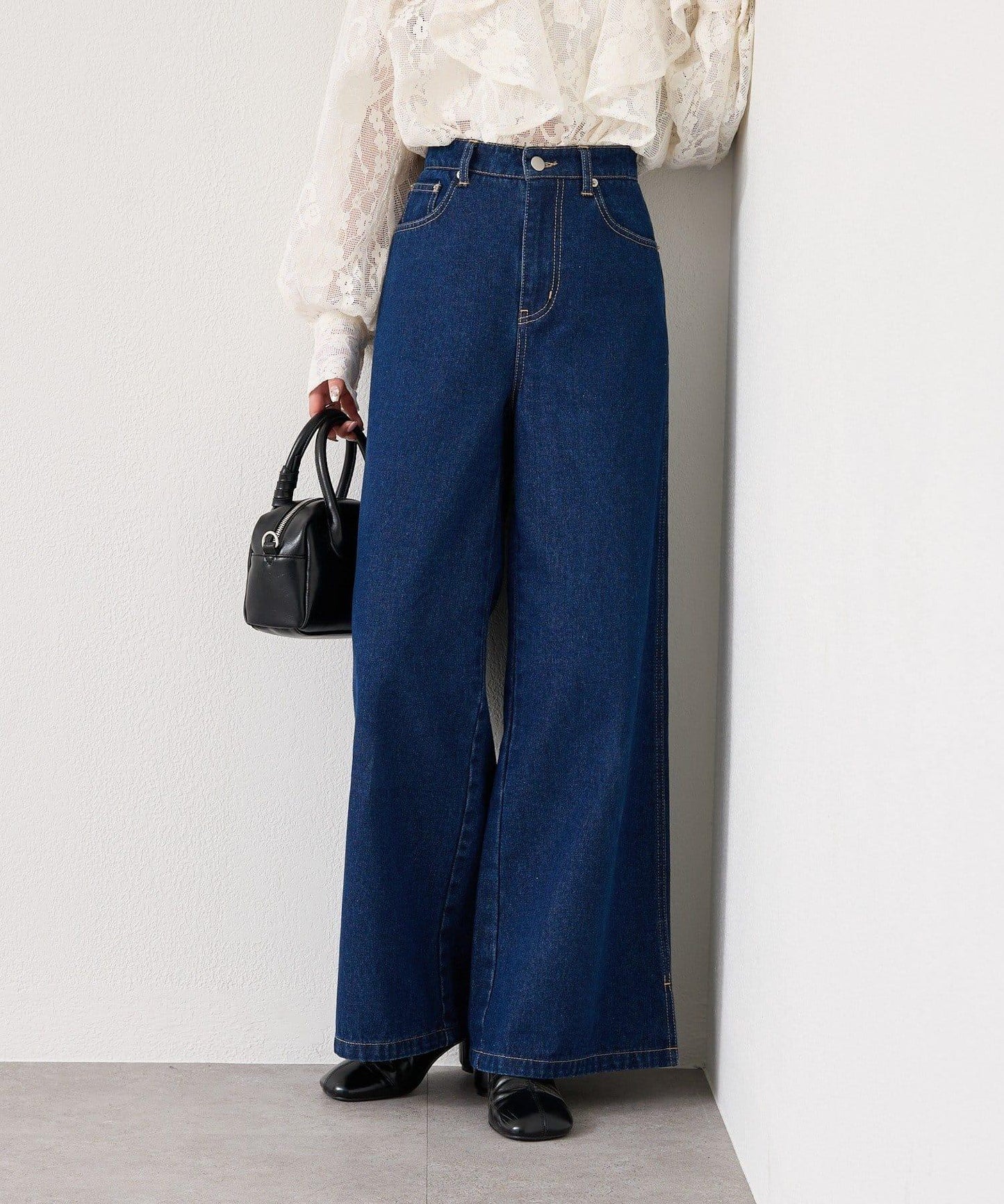 下襬開叉喇叭牛仔褲