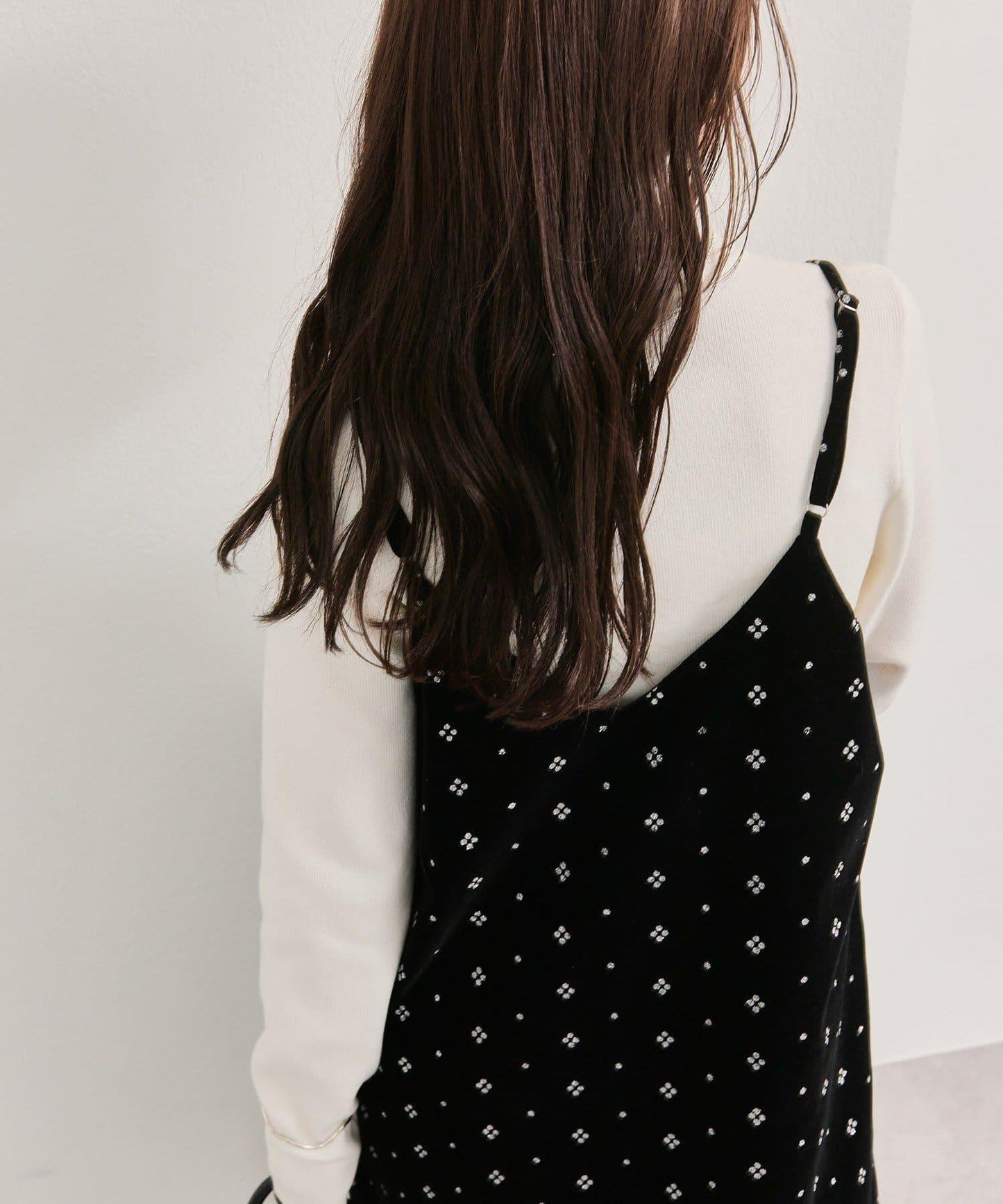 亮面天鵝絨迷你吊帶連衣裙