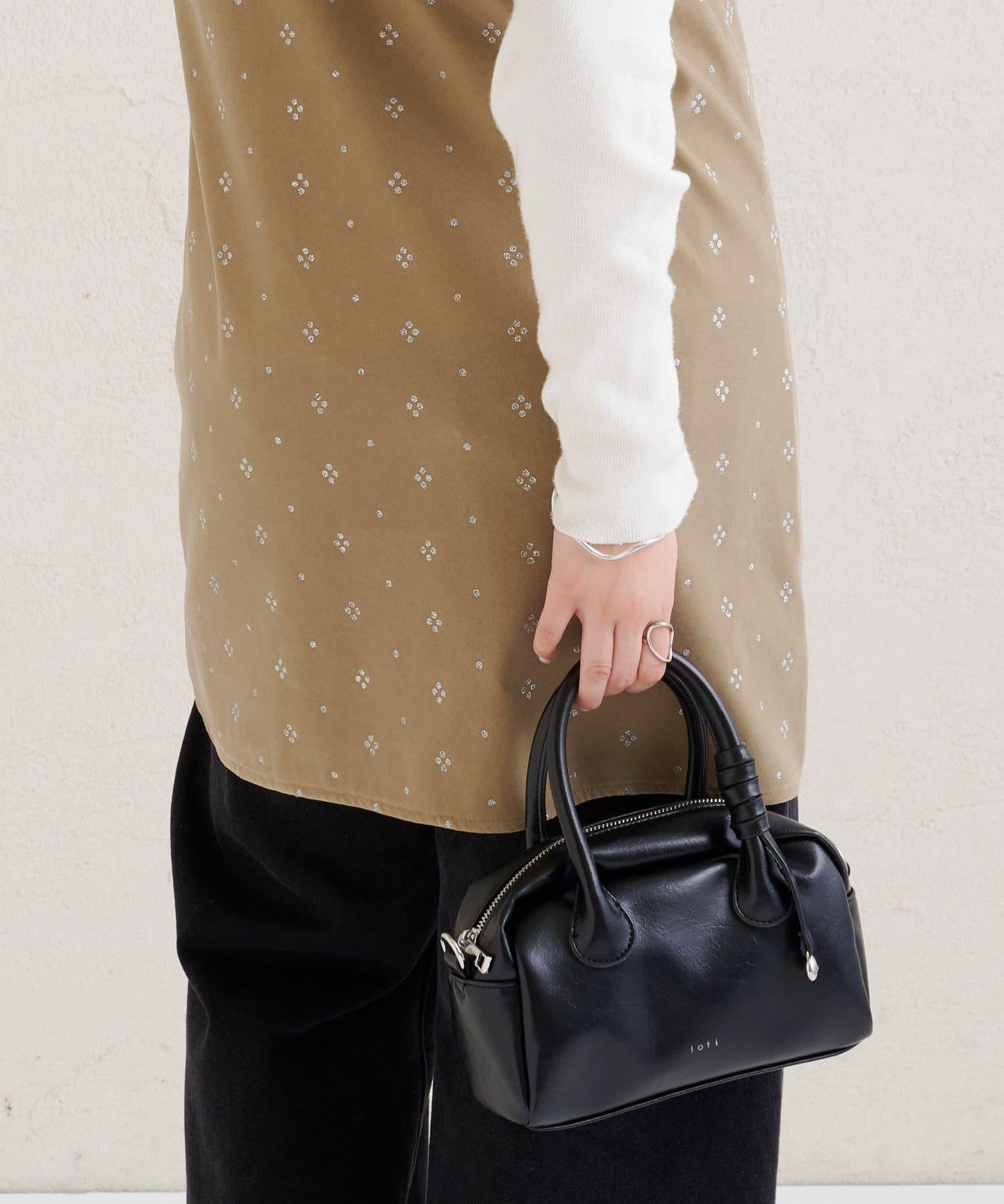 亮面天鵝絨迷你吊帶連衣裙