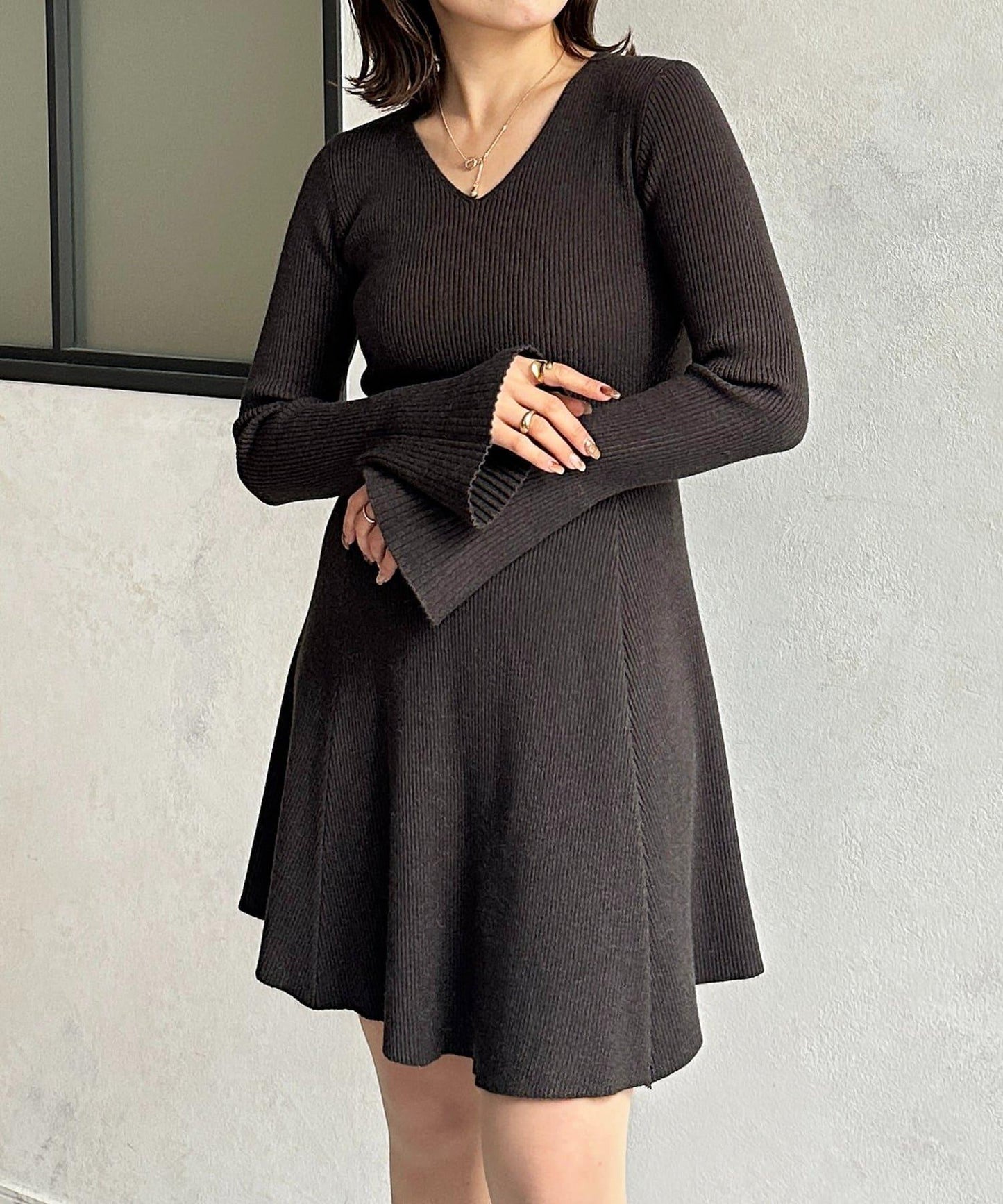 喇叭袖羅紋針織長款連衣裙