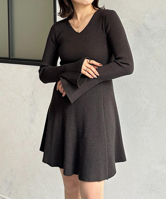 喇叭袖羅紋針織長款連衣裙