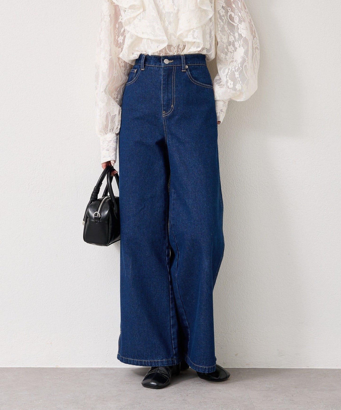下襬開叉喇叭牛仔褲
