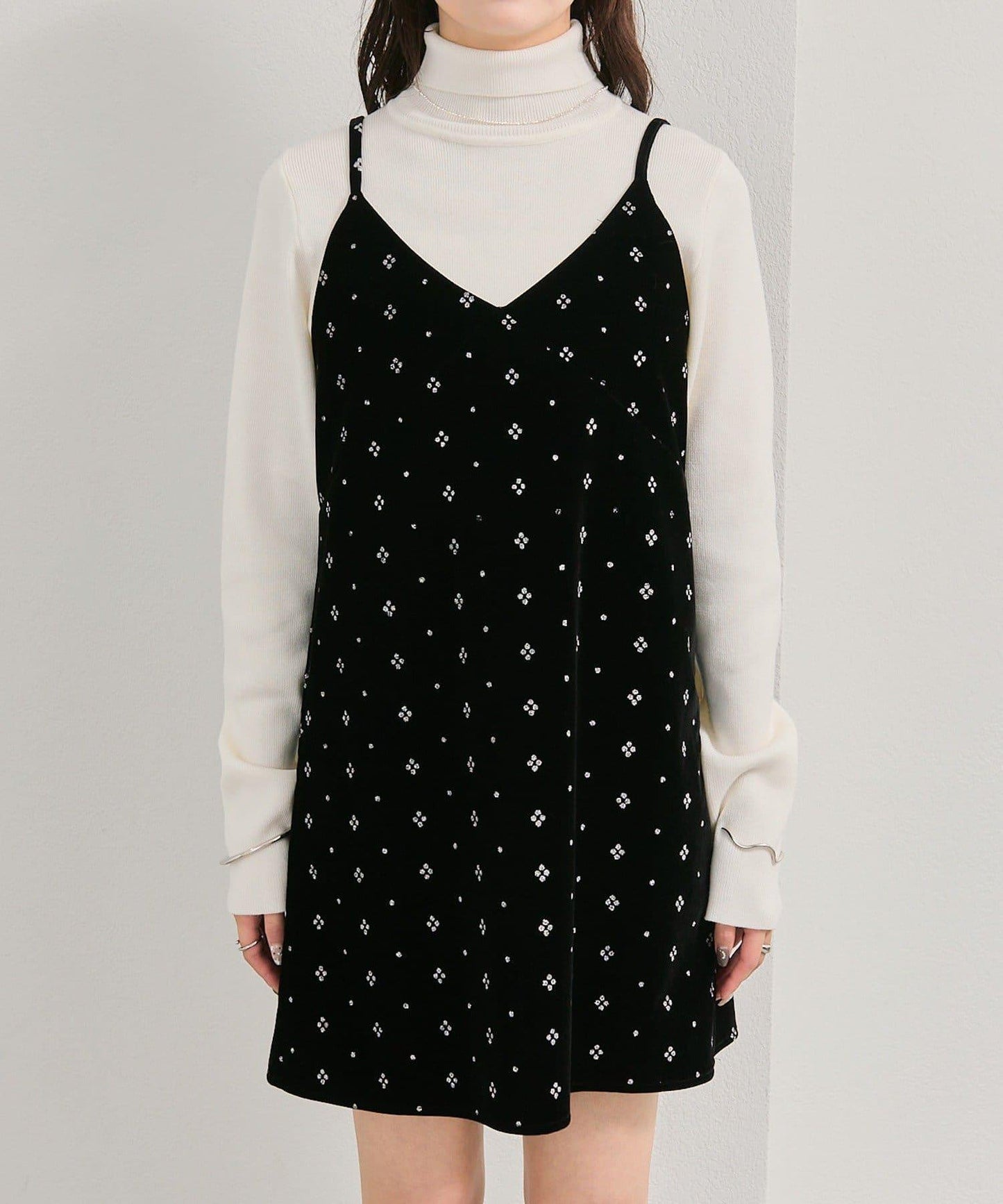 亮面天鵝絨迷你吊帶連衣裙