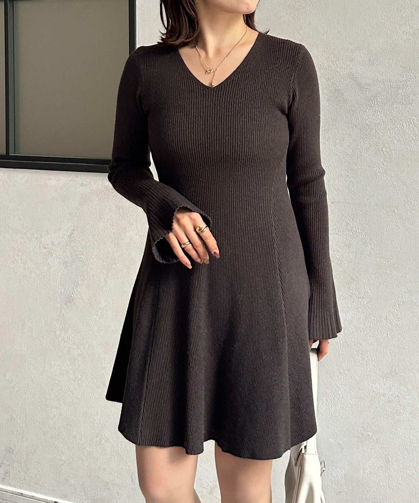 喇叭袖羅紋針織長款連衣裙