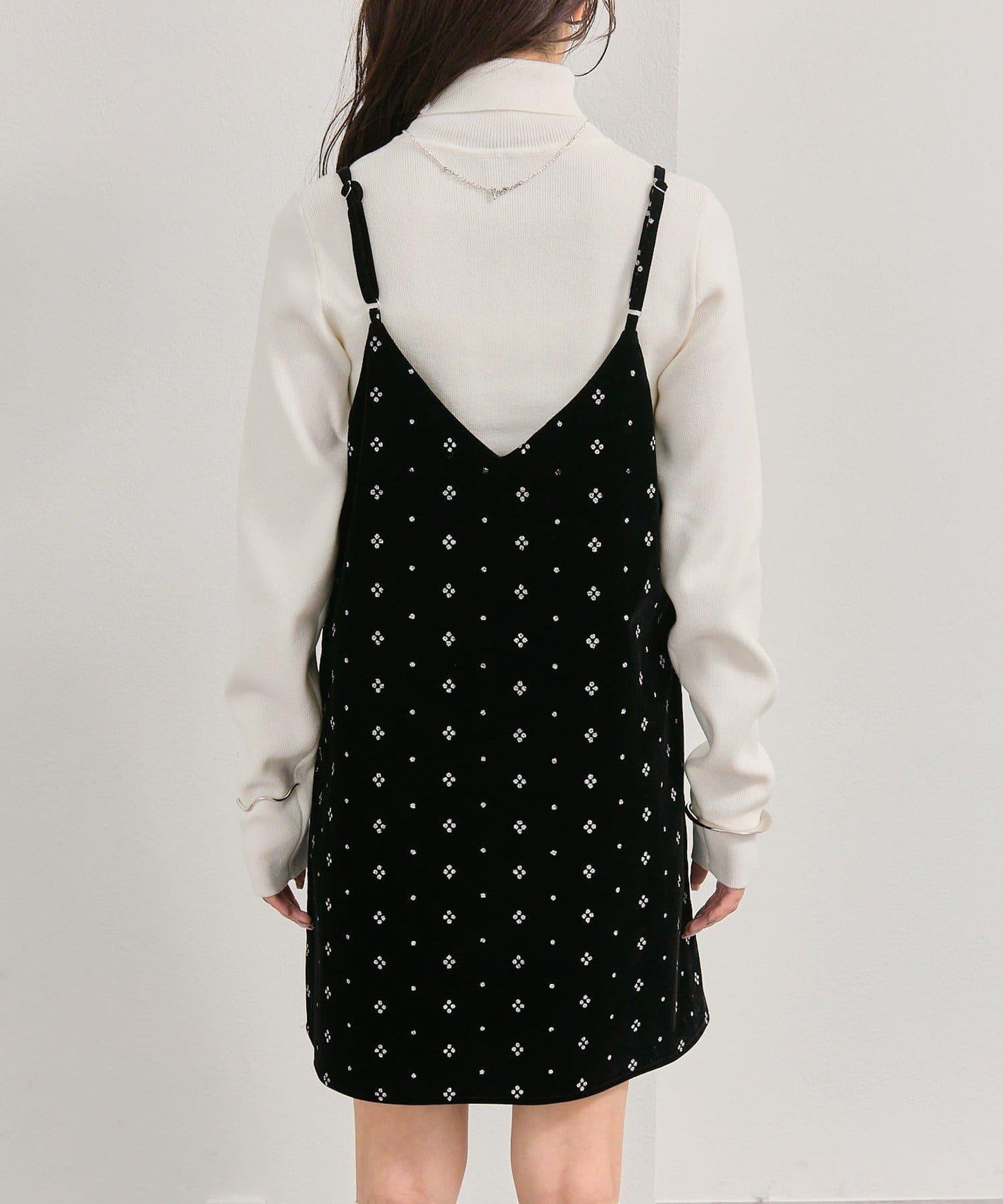 亮面天鵝絨迷你吊帶連衣裙