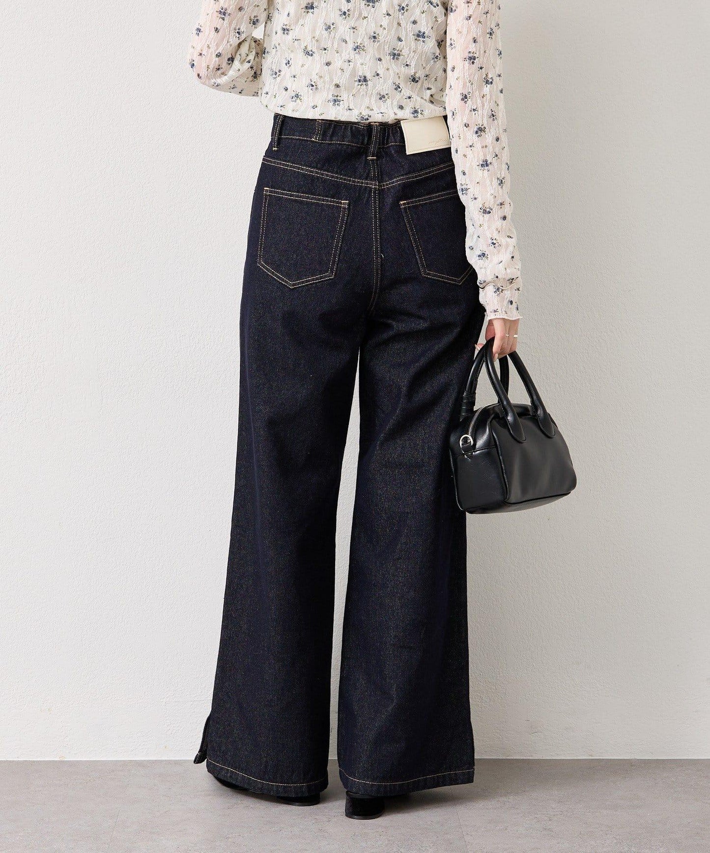 下襬開叉喇叭牛仔褲