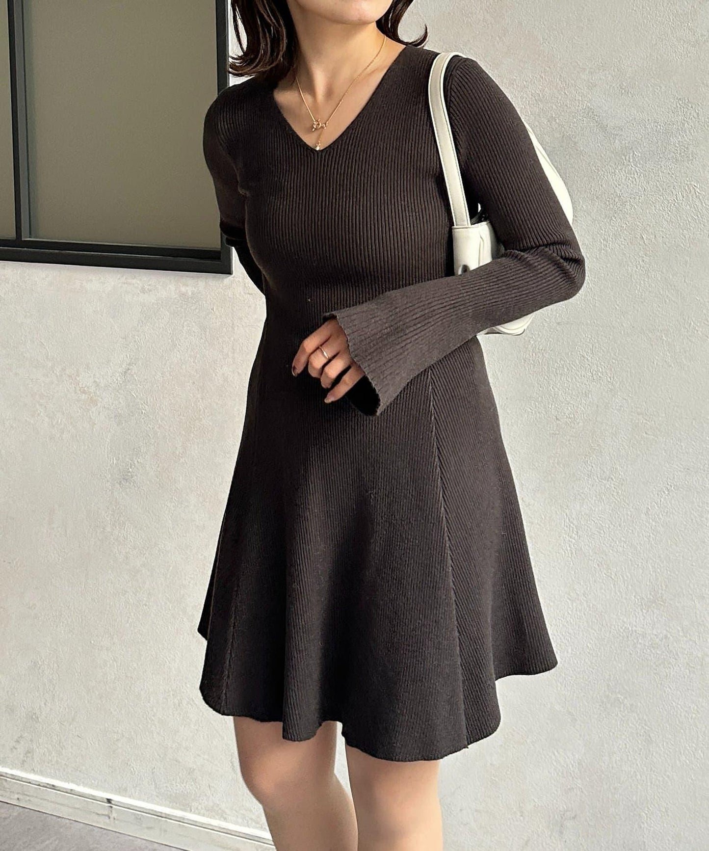 喇叭袖羅紋針織長款連衣裙