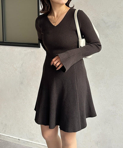 喇叭袖羅紋針織長款連衣裙