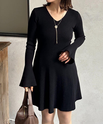 喇叭袖羅紋針織長款連衣裙